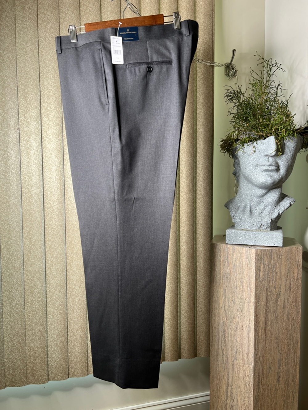 Brooks Brothers Men's Dress Pants in Charcoal Gray size 42”Wx30”L